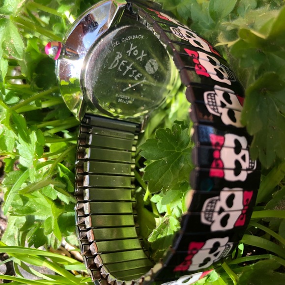 Betsey Johnson bracelet watch - Picture 3 of 4